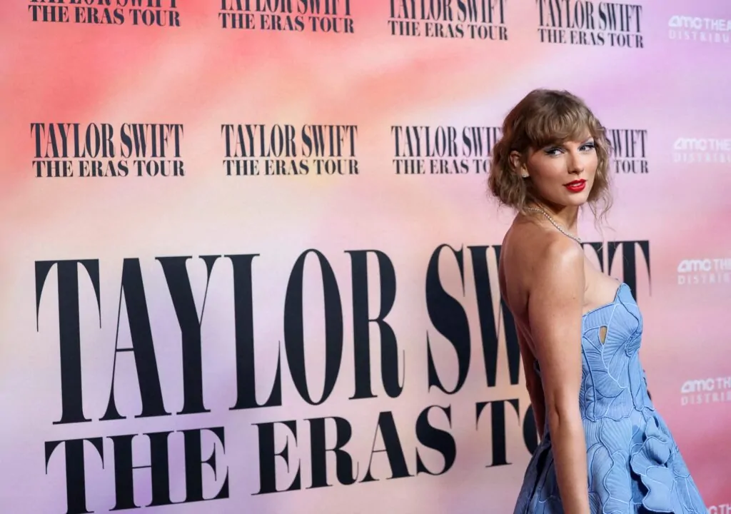 2024 06 21T141853Z 1588847879 RC2OQ3A7HVW3 RTRMADP 3 MUSIC TAYLOR SWIFT LONDON ECONOMY 1 scaled